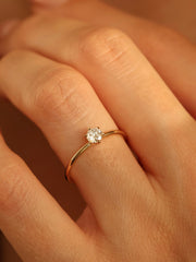 0.30 carat round cut lab grown diamond solitaire engagement ring in E/VS1 clarity, set in a sleek prong on gold band
