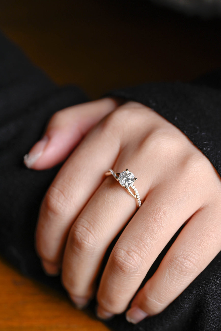 1.0 CT Round Cut Twisted Pave Moissanite Engagement Ring