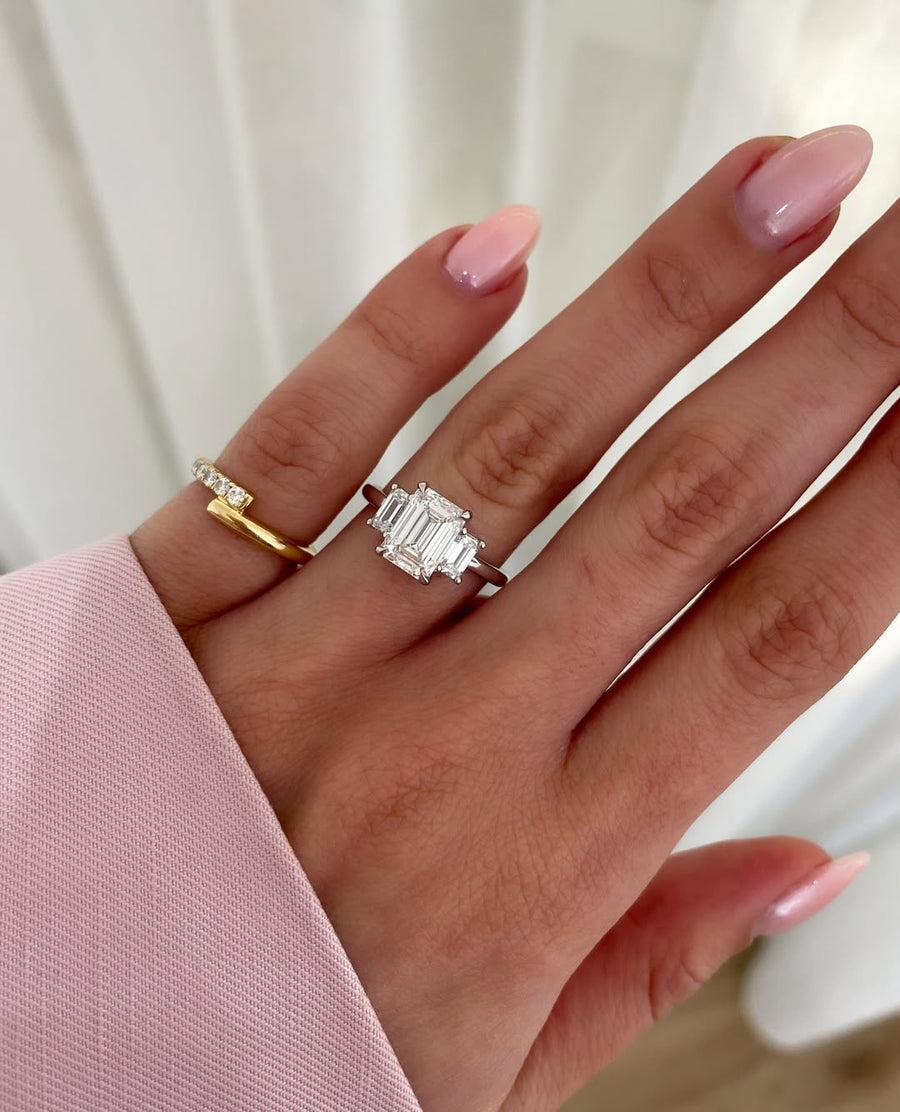 2.3 CT Emerald E/VS1⁠⁠ ⁠ Lab Grown Diamond Three stone Style Engagement Ring