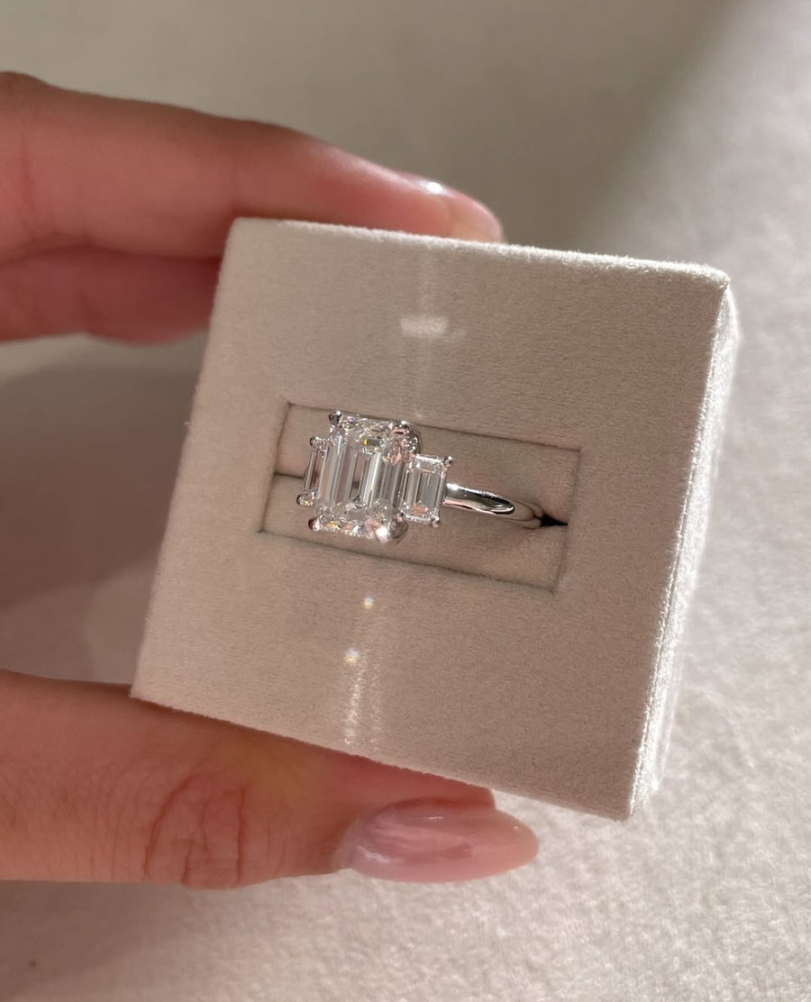 2.3 CT Emerald E/VS1⁠⁠ ⁠ Lab Grown Diamond Three stone Style Engagement Ring