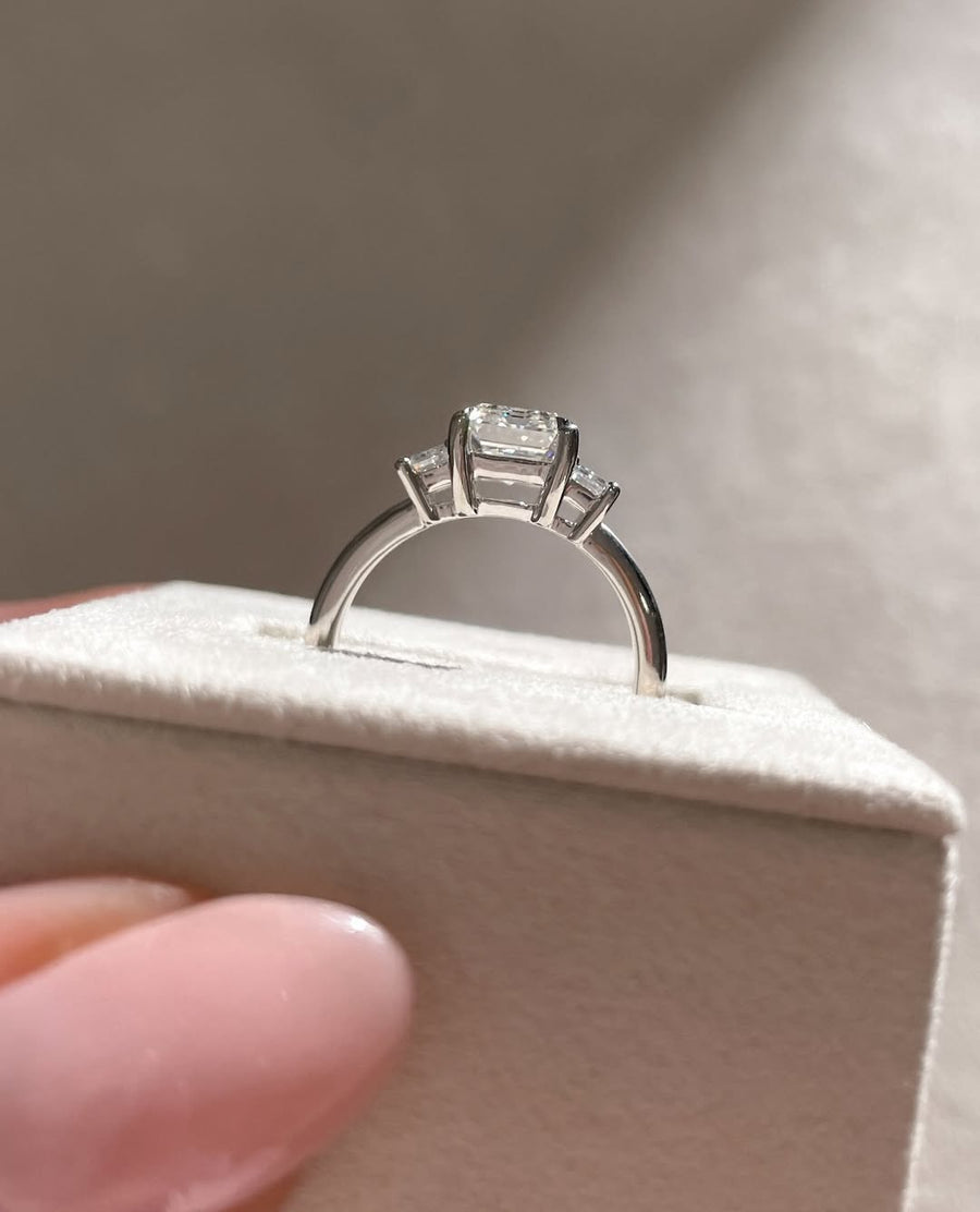 2.3 CT Emerald E/VS1⁠⁠ ⁠ Lab Grown Diamond Three stone Style Engagement Ring