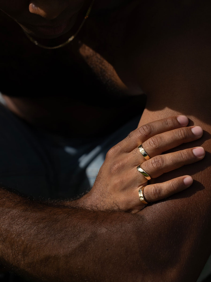 0.5 TCW Round Signet Textured Wedding Band