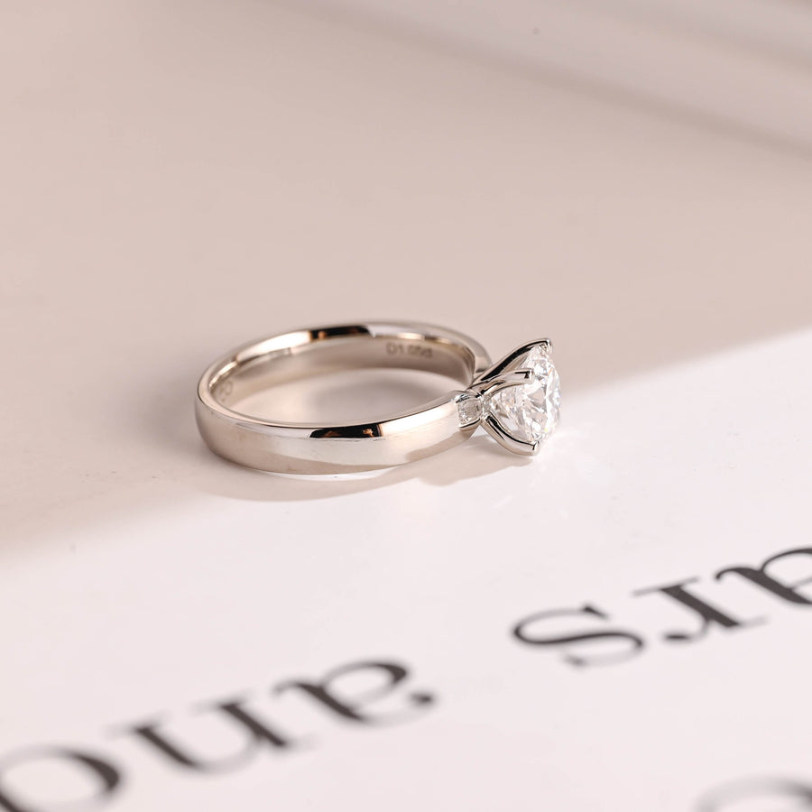 1.0 CT Round Cut Solitaire Moissanite Engagement Ring