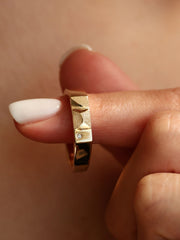 0.5 TCW Round Signet Textured Wedding Band