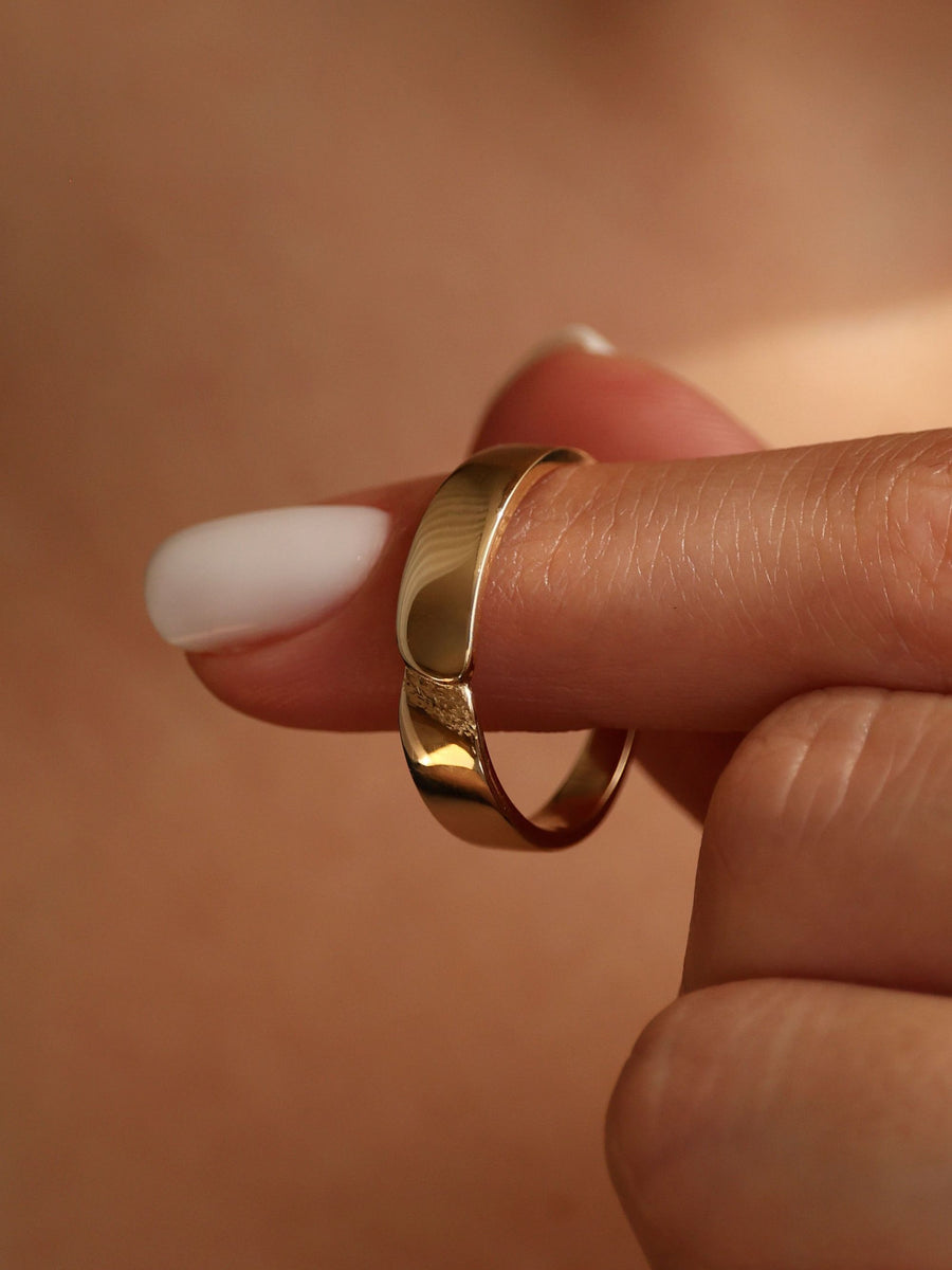 Plain Vintage Style Wedding Band