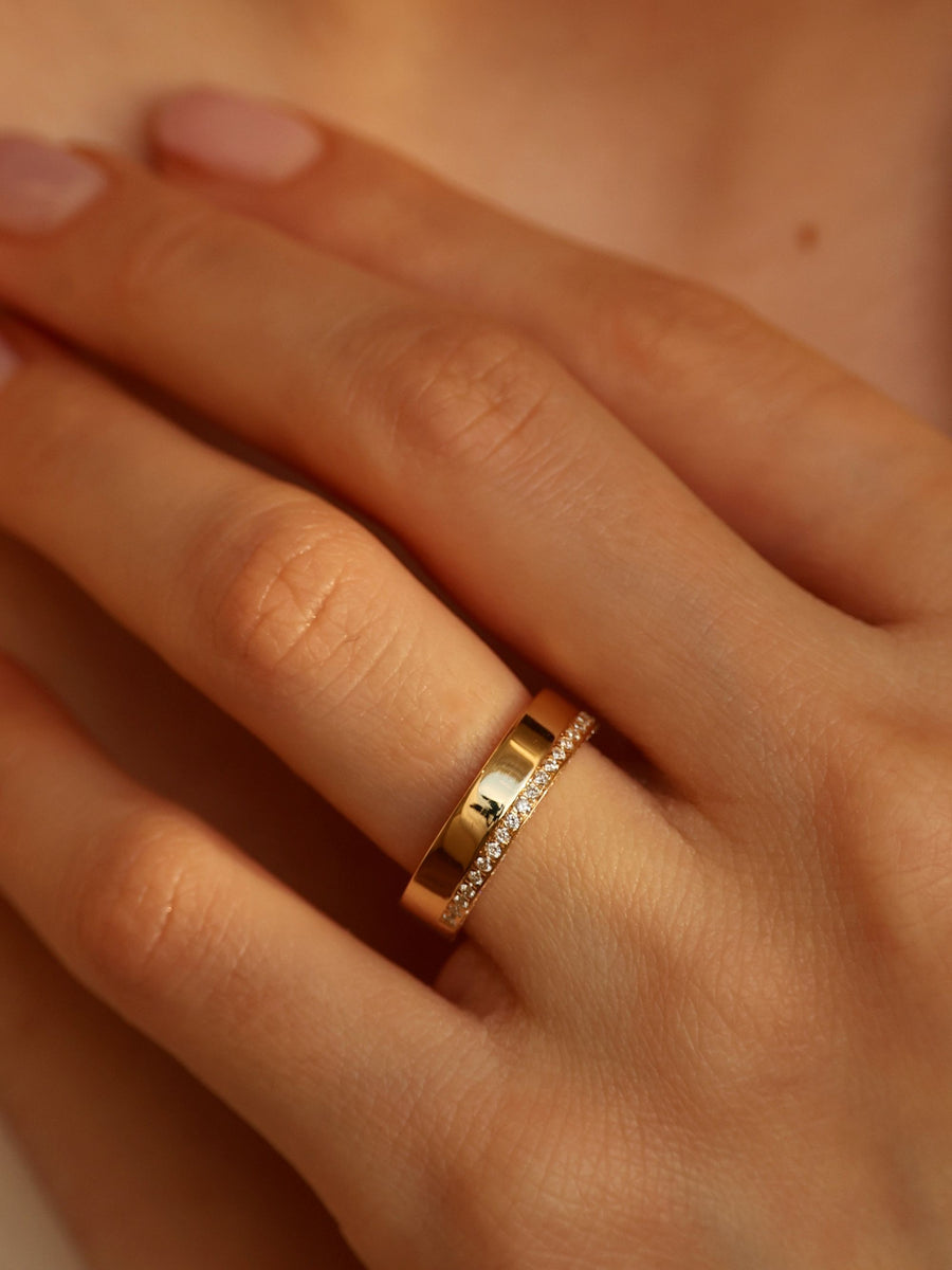 0.10 TCW Round Cut channel setting Wedding Band