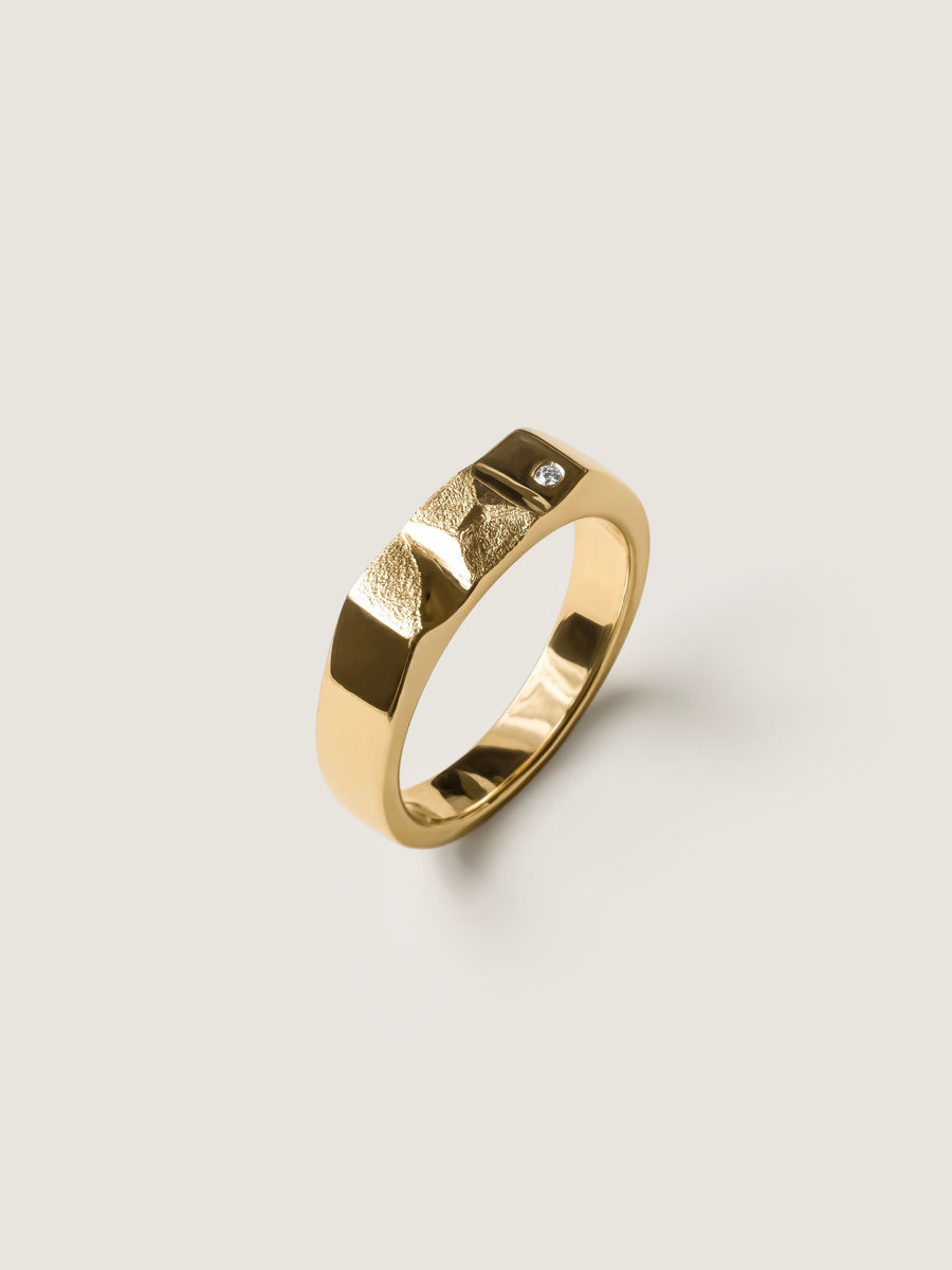 0.5 TCW Round Signet Textured Wedding Band