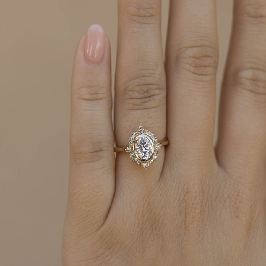 0.84-1.33 CT Oval Cut Cluster Halo Moissanite Engagement Ring