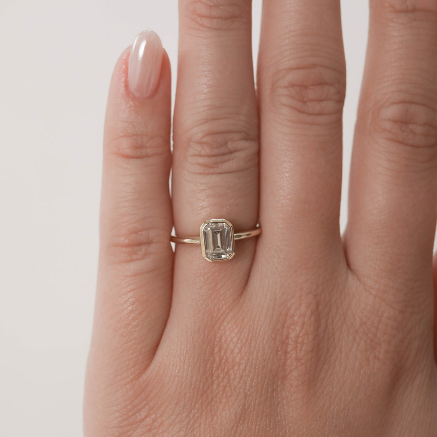 0.92 CT-3.24 CT Emerald Cut Solitaire Moissanite Engagement Ring