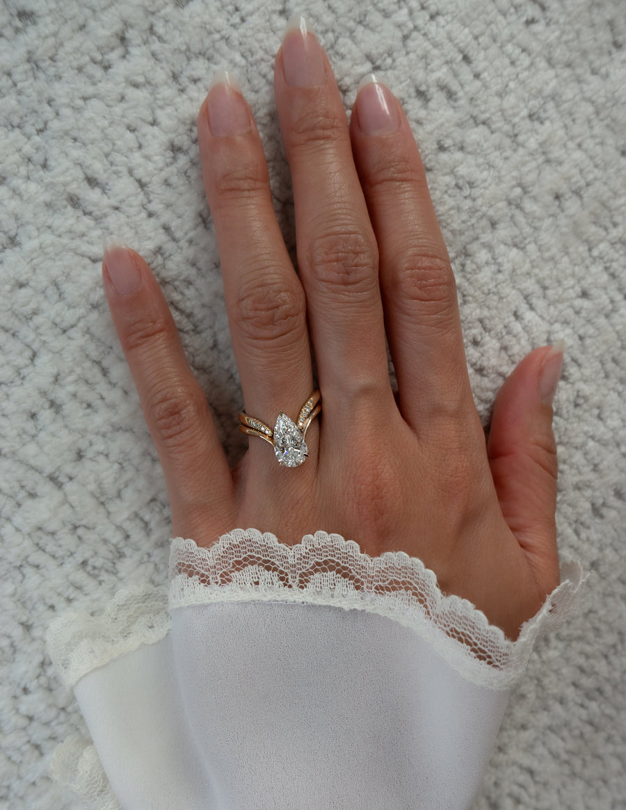 1.0 - 2.5 CT Pear Shaped Lab Grown Diamond Solitaire Style Bridal Set