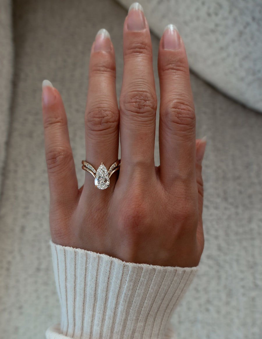 1.0 - 2.5 CT Pear Shaped Lab Grown Diamond Solitaire Style Bridal Set