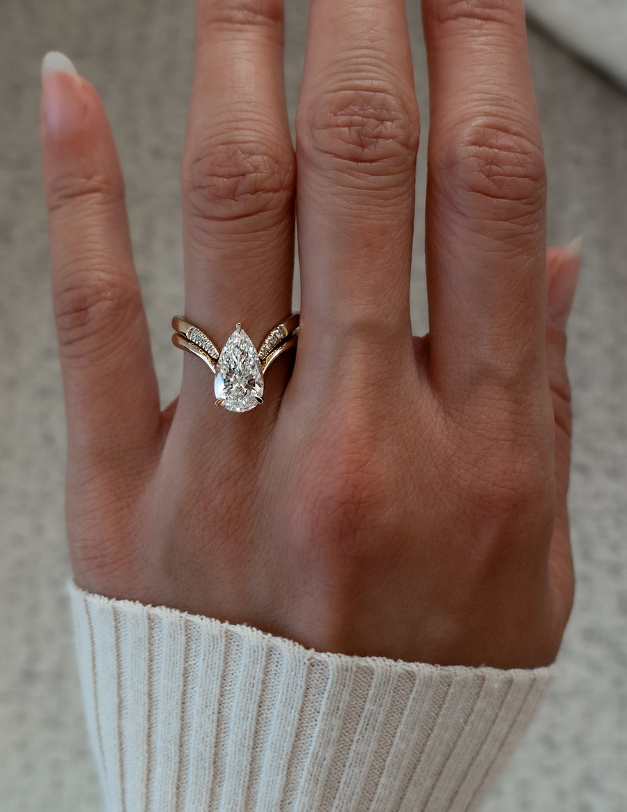 1.0 - 2.5 CT Pear Shaped Lab Grown Diamond Solitaire Style Bridal Set