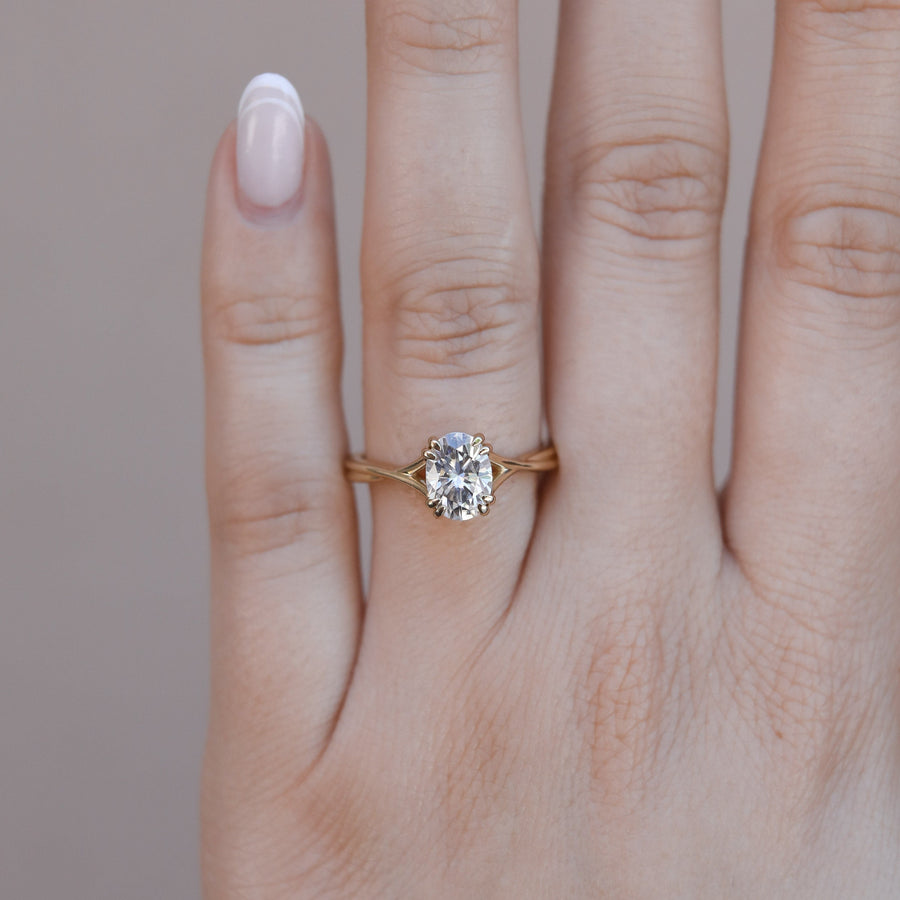 0.84 CT-1.91 CT Oval Cut Solitaire Moissanite Engagement Ring