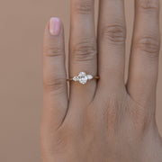 0.84-1.91 CT Oval Cut Three Stones Moissanite Engagement Ring