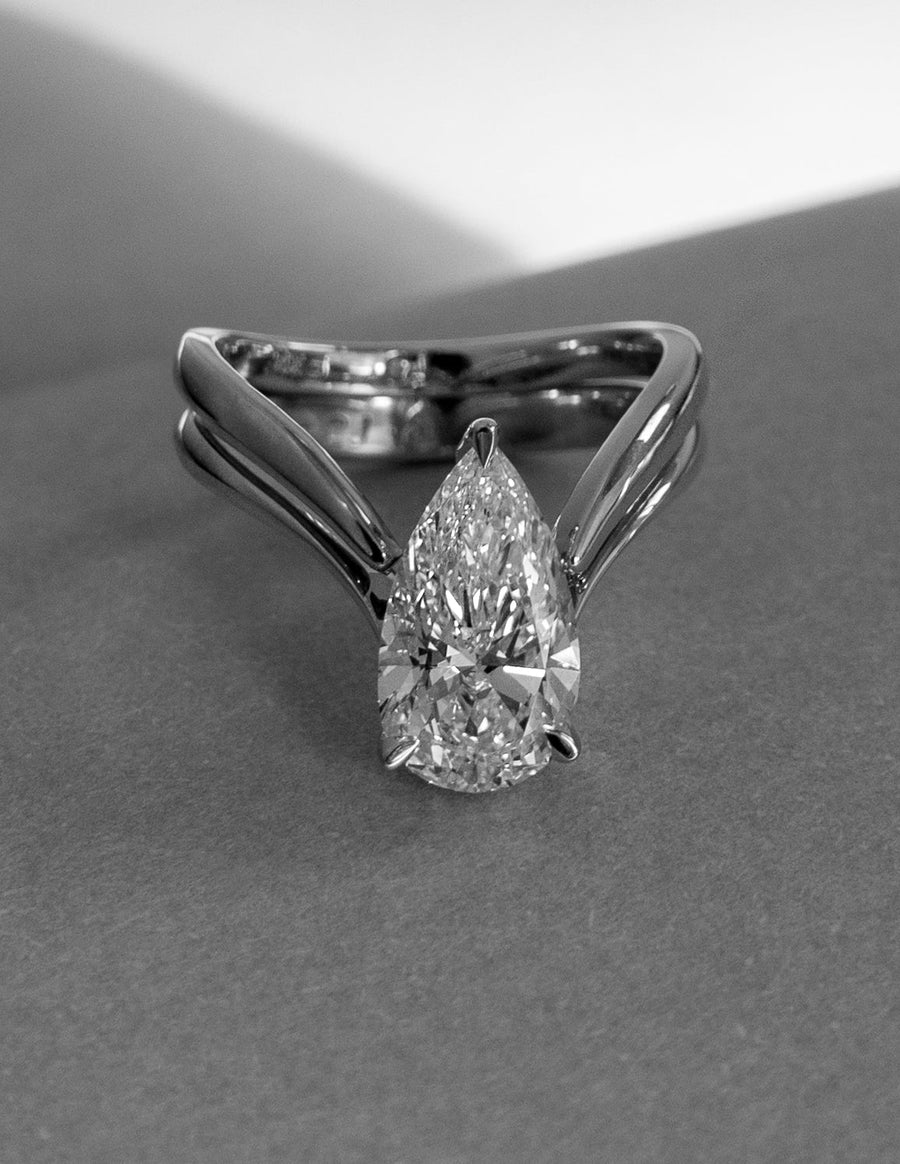 1.0 - 2.5 CT Pear Shaped Lab Grown Diamond Solitaire Style Bridal Set