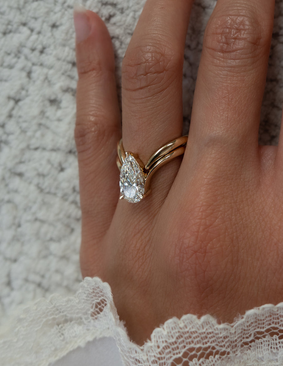 1.0 - 2.5 CT Pear Shaped Lab Grown Diamond Solitaire Style Bridal Set