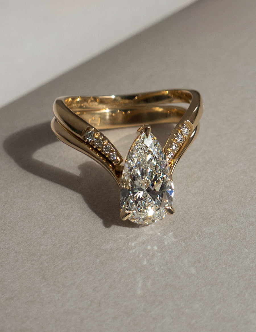 1.0 - 2.5 CT Pear Shaped Lab Grown Diamond Solitaire Style Bridal Set