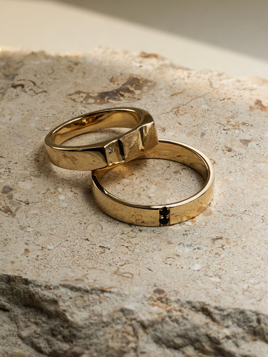 0.5 TCW Round Signet Textured Wedding Band