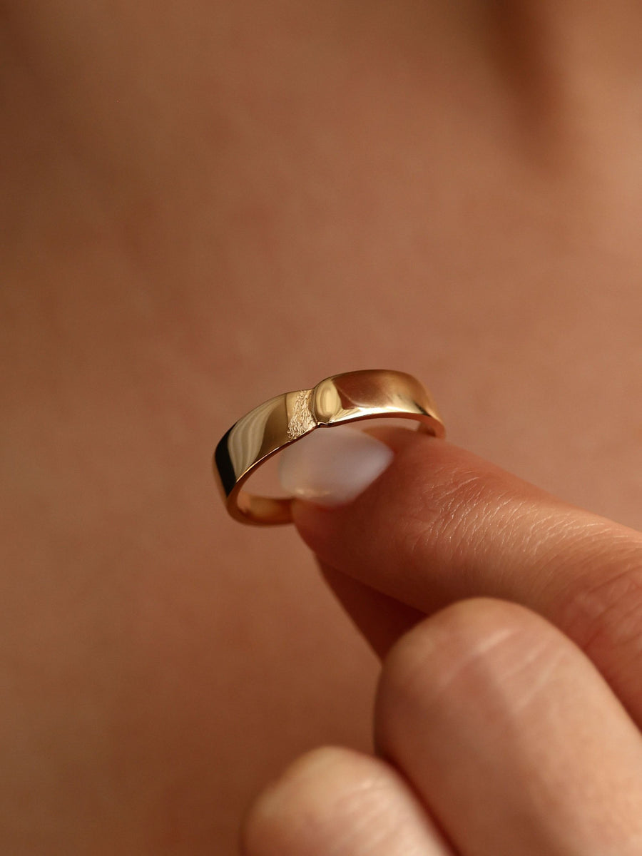 Plain Vintage Style Wedding Band