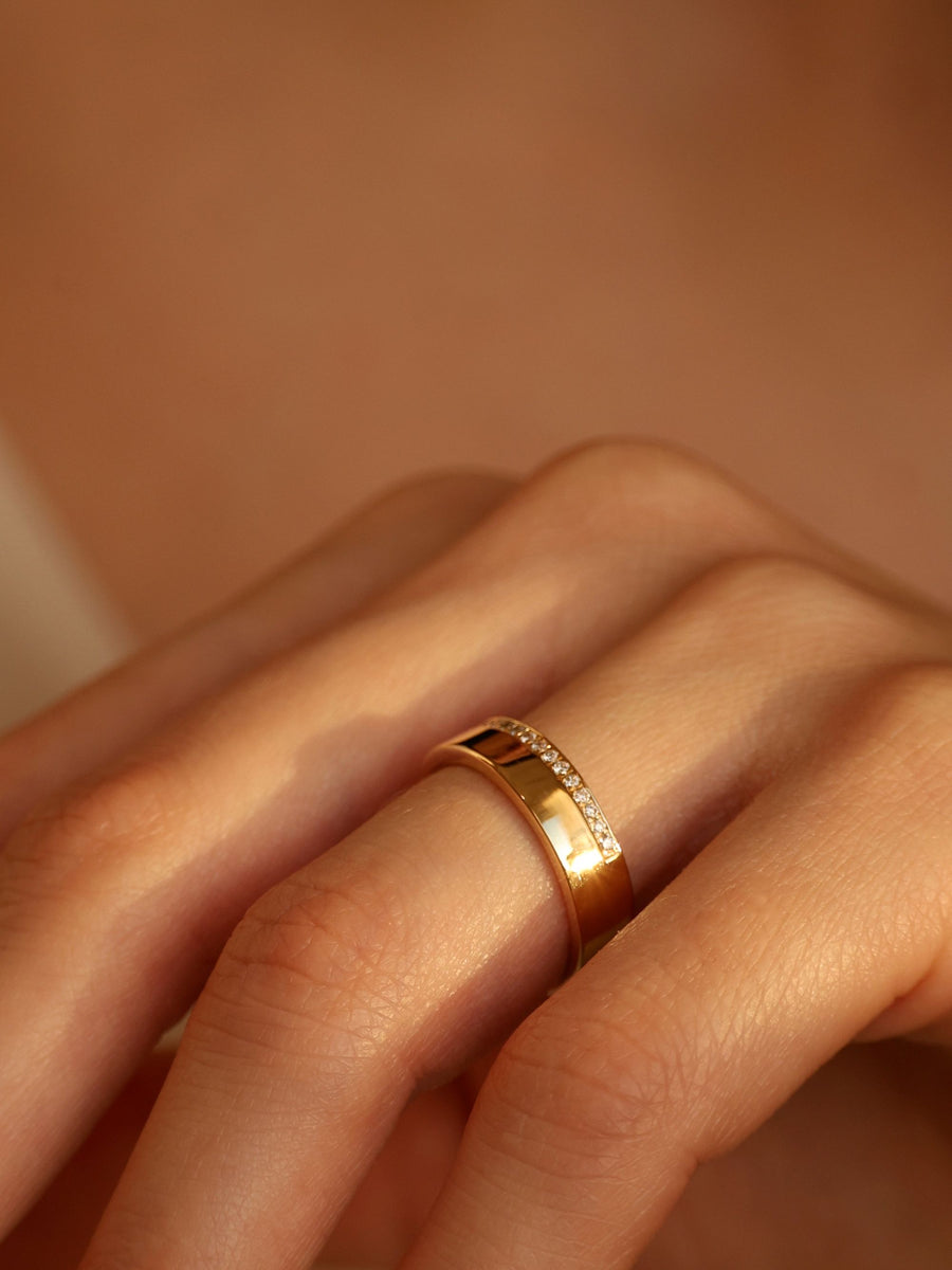 0.10 TCW Round Cut channel setting Wedding Band