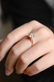 1.0 CT Round Cut twisted Moissanite Engagement Ring