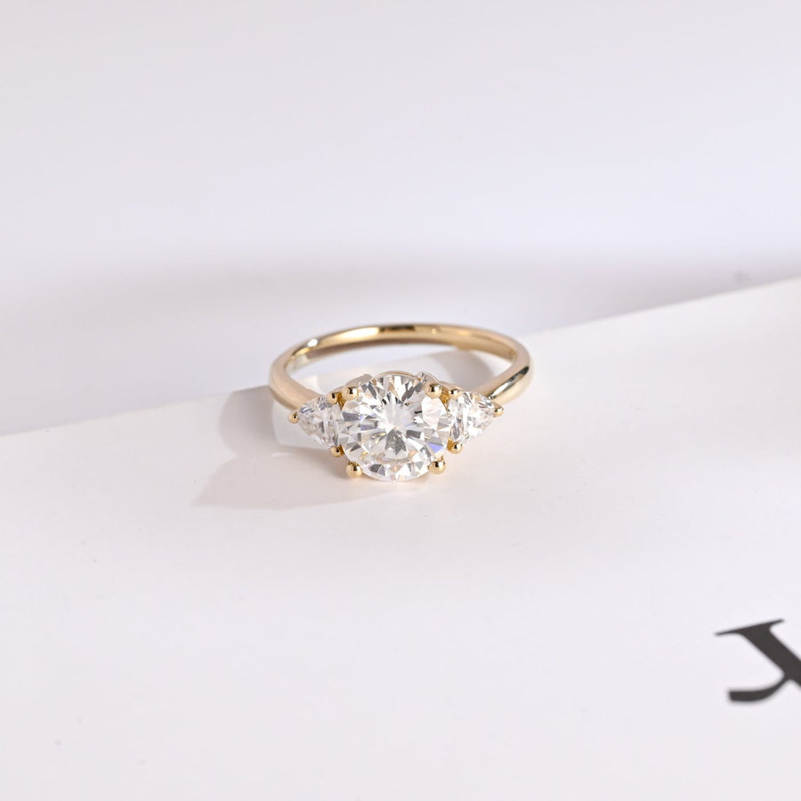 2.0 CT Round Cut Three Stone Moissanite Engagement Ring