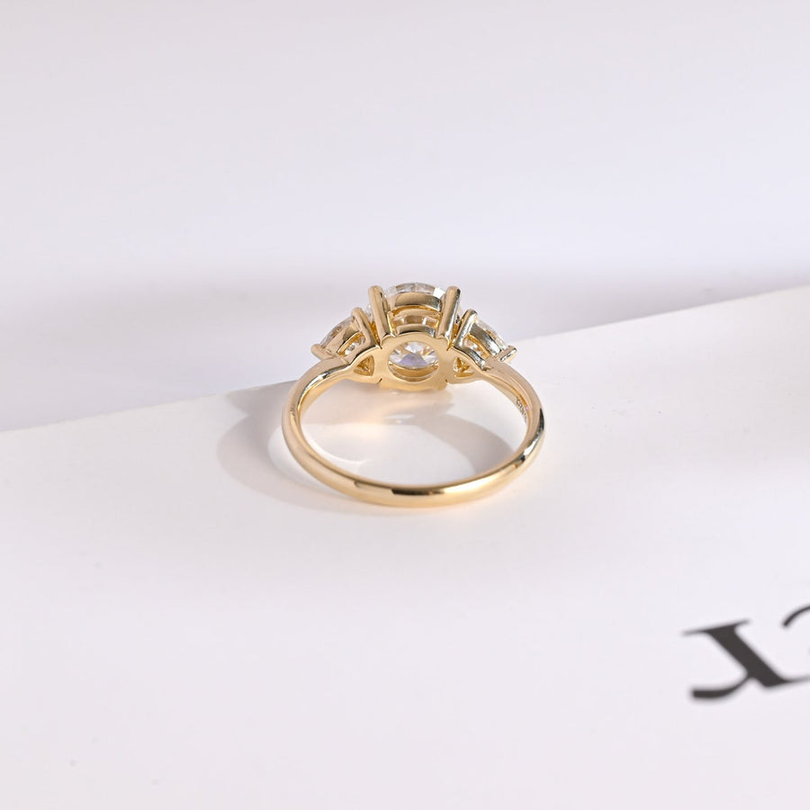 2.0 CT Round Cut Three Stone Moissanite Engagement Ring