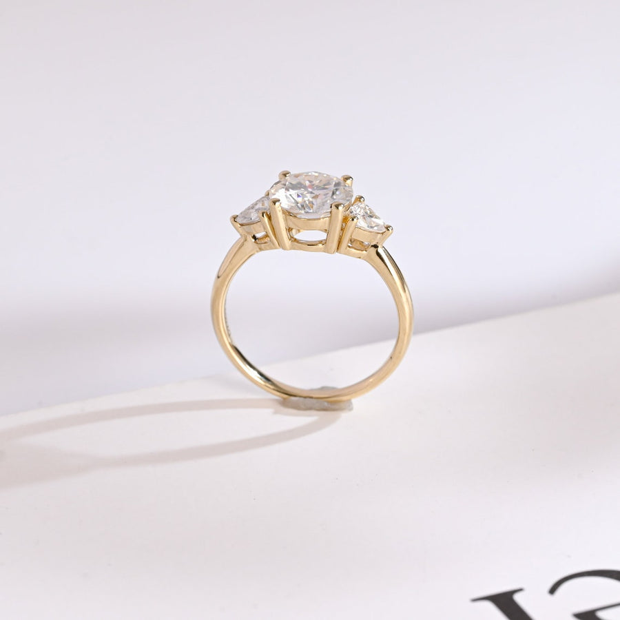 2.0 CT Round Cut Three Stone Moissanite Engagement Ring