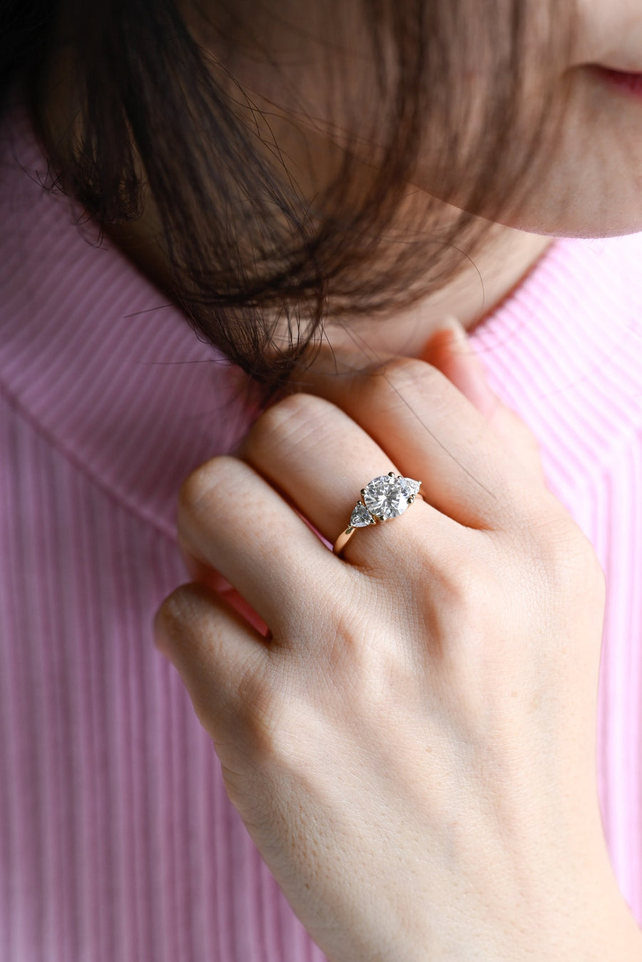 2.0 CT Round Cut Three Stone Moissanite Engagement Ring