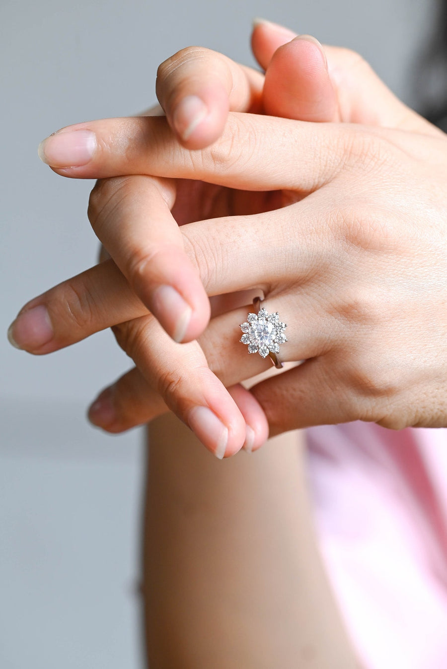 1.0 CT Round Cut halo Moissanite Engagement Ring