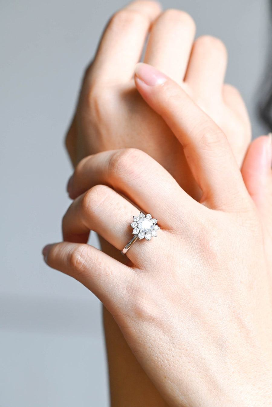 1.0 CT Round Cut halo Moissanite Engagement Ring