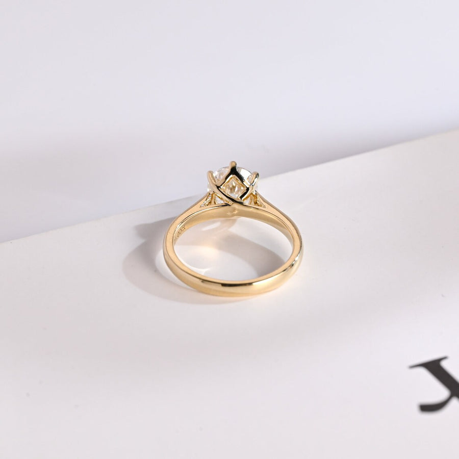 1.0 CT Round Cut solitaire Moissanite Engagement Ring