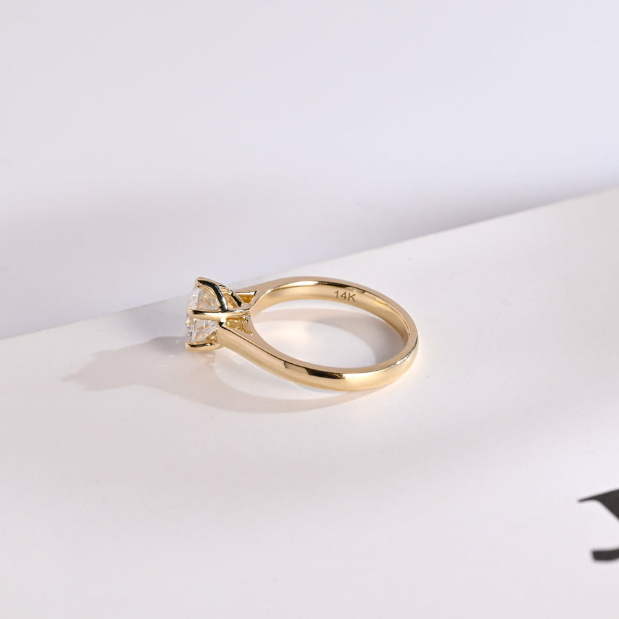 1.0 CT Round Cut solitaire Moissanite Engagement Ring