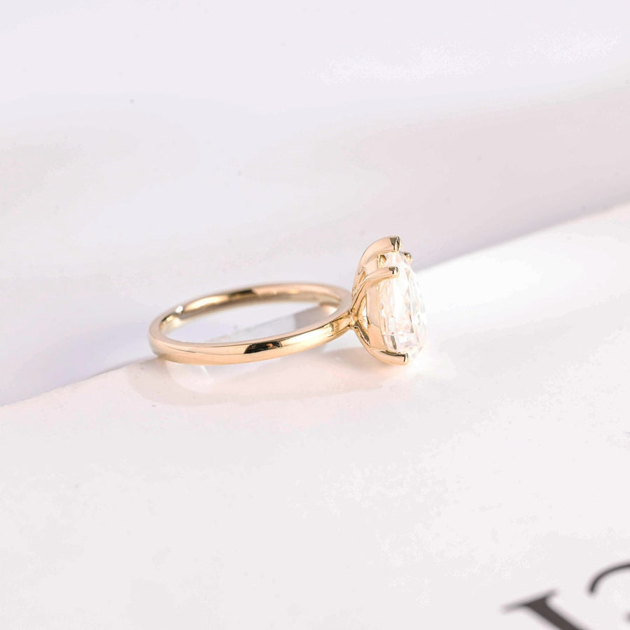 3.0 CT Pear Cut Solitaire Moissanite Engagement Ring
