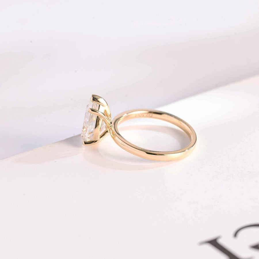 3.0 CT Pear Cut Solitaire Moissanite Engagement Ring