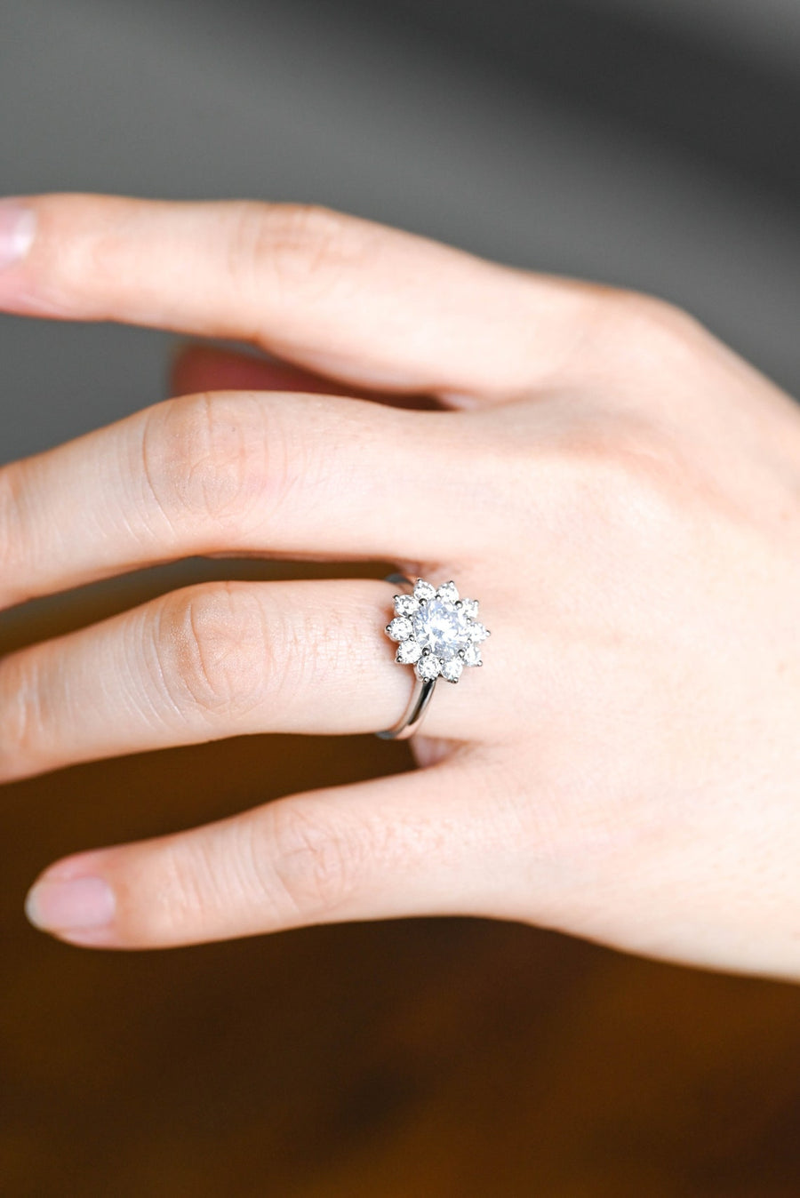 1.0 CT Round Cut halo Moissanite Engagement Ring