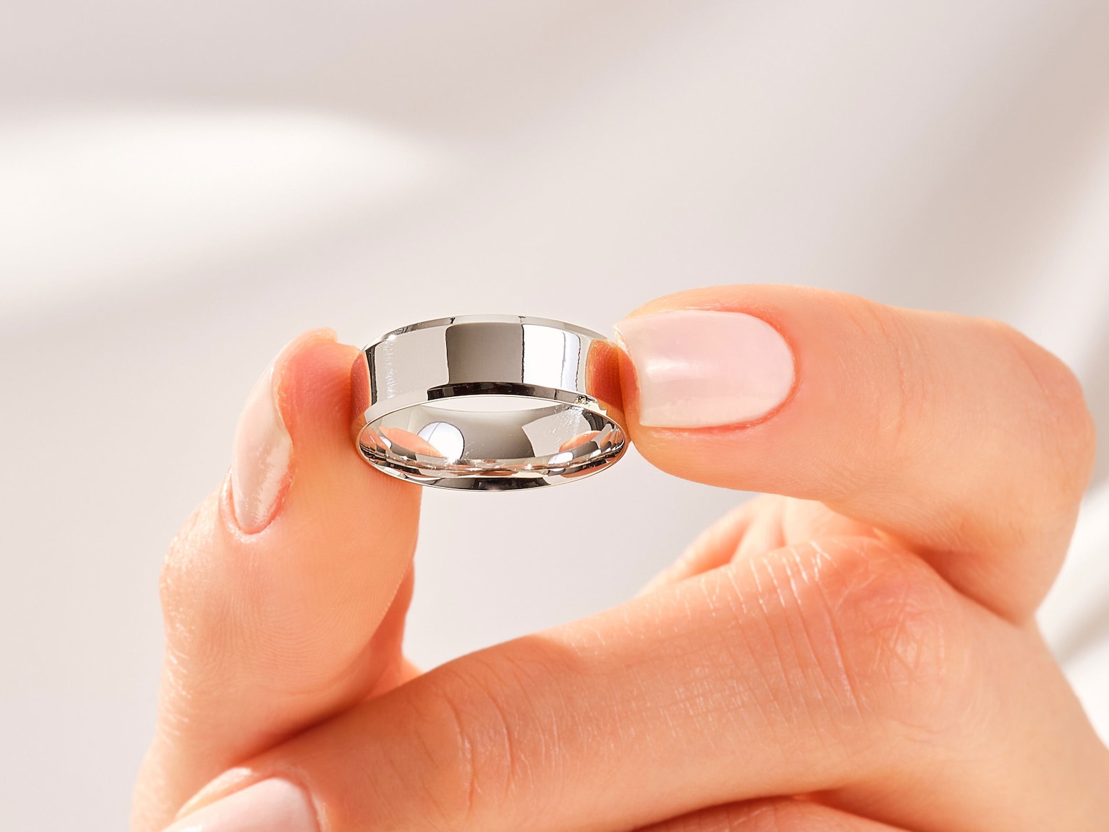 CLASSIC POLISHED WEDDING BAND FOR MEN - Barbara Maison 