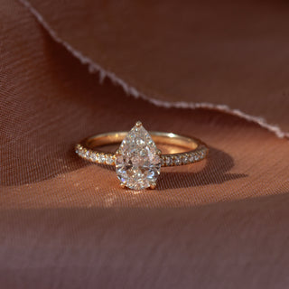 1.50 TCW Pear F-VS1 Diamond Bezel & Solitaire Engagement Ring