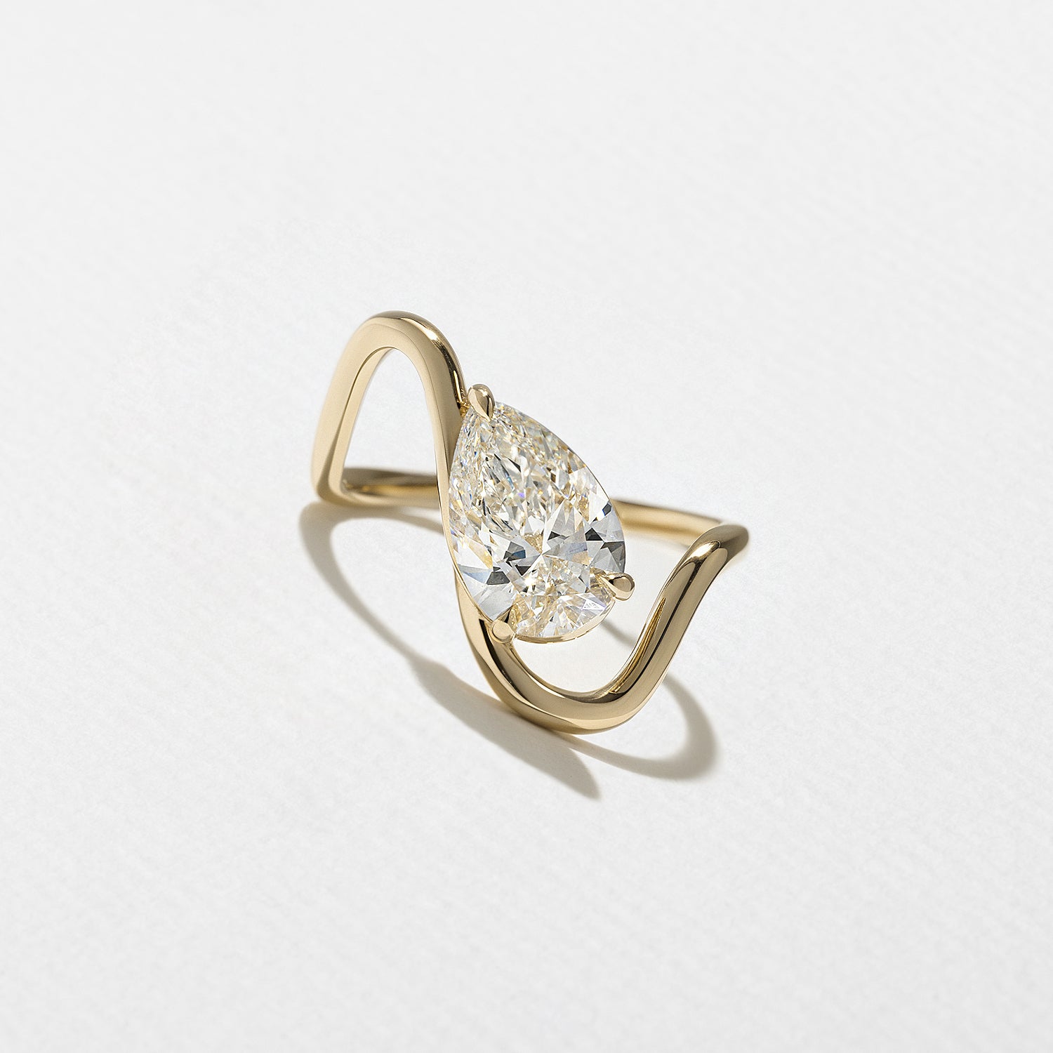 1.75 to 3.50 carat pear-shaped G/VS1 CVD lab grown diamond unique solitaire engagement ring with elegance