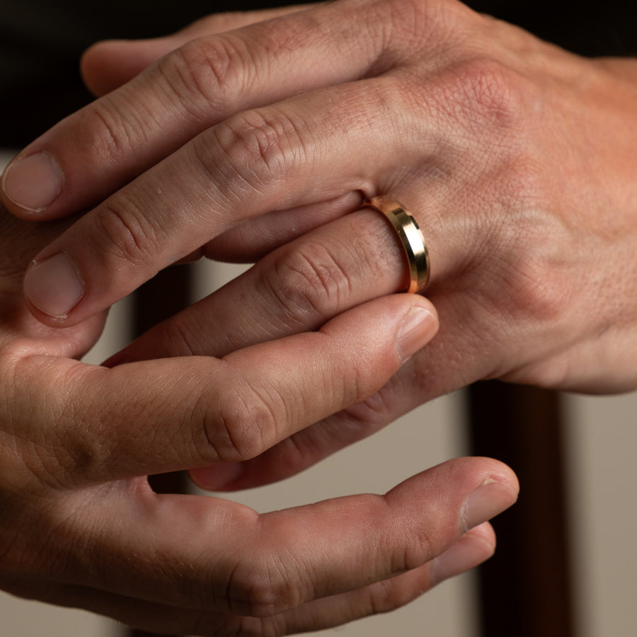 Polished Finish Style Men's Wedding Band.