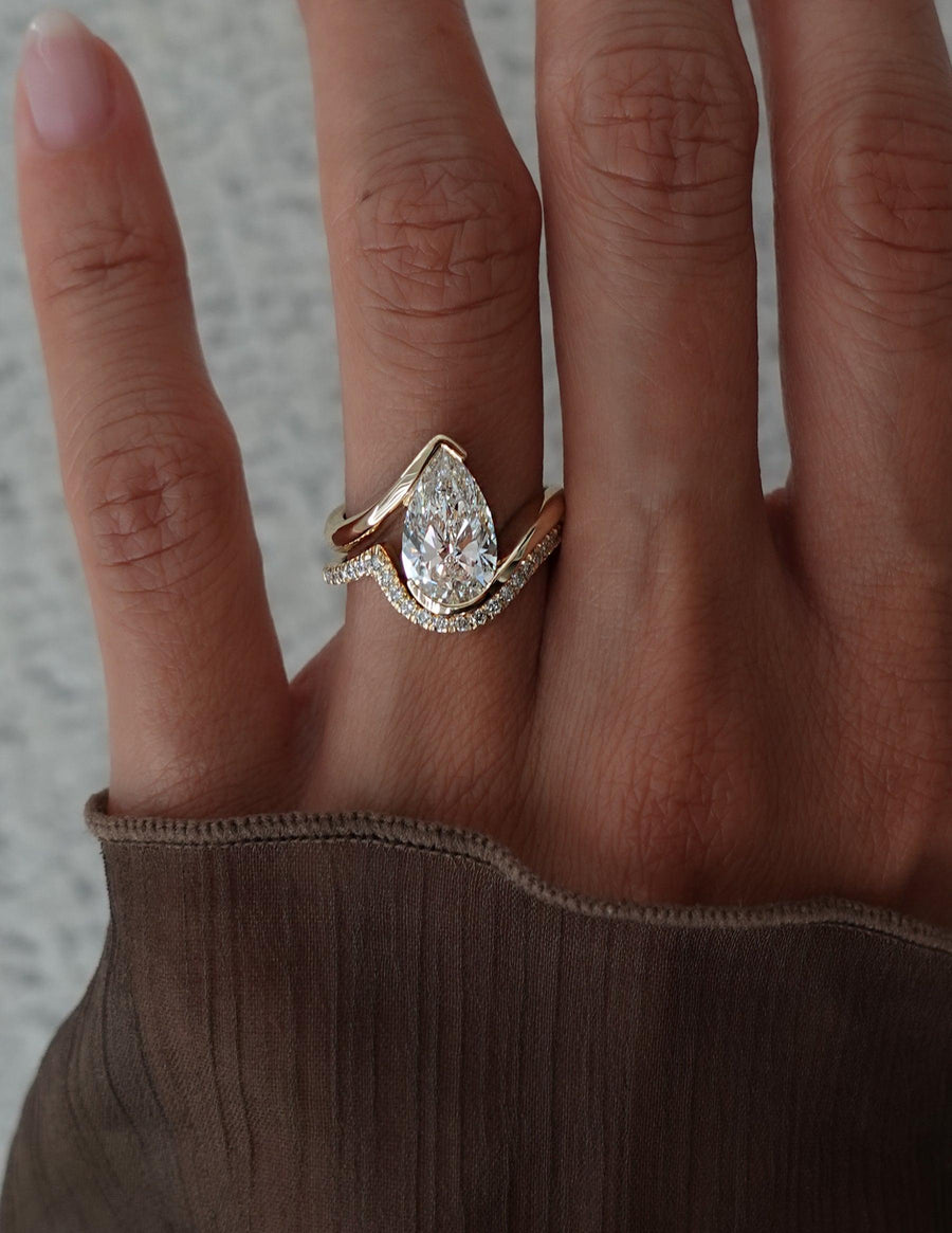 1.0 - 2.5 CT Pear Shaped Lab Grown Diamond Solitaire Style Bridal Set