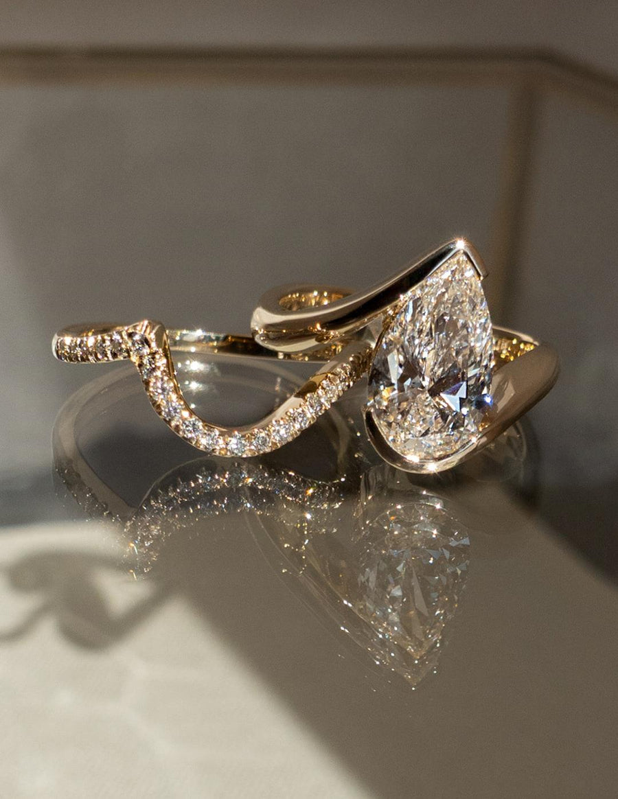 1.0 - 2.5 CT Pear Shaped Lab Grown Diamond Solitaire Style Bridal Set