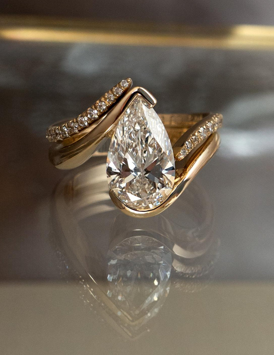 1.0 - 2.5 CT Pear Shaped Lab Grown Diamond Solitaire Bridal Set