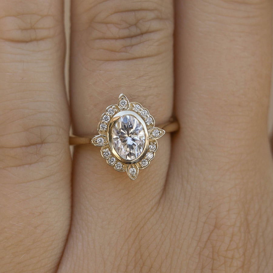 0.84-1.33 CT Oval Cut Cluster Halo Moissanite Engagement Ring - Barbara Maison 