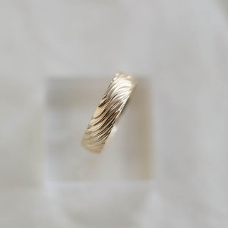 Yellow Gold Men's Wedding Band with wave like texture - Barbara Maison 