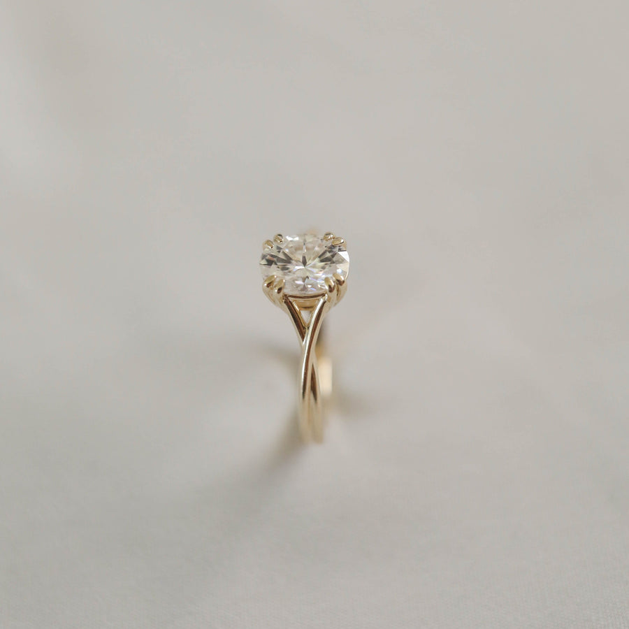 0.84 CT-1.91 CT Oval Cut Solitaire Moissanite Engagement Ring - Barbara Maison 