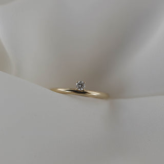 0.1 Single Stone Moissanite Wedding Band