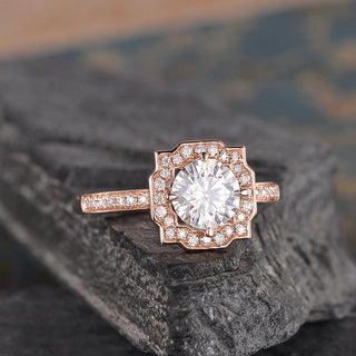 1.0 CT Round Cut Vintage Halo Moissanite Engagement Ring - Barbara Maison 