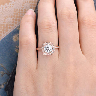 1.0 CT Round Cut Vintage Halo Moissanite Engagement Ring - Barbara Maison 