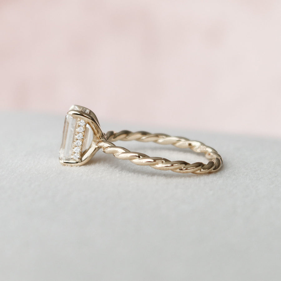 2.0 CT Emerald Twisted Band & Solitaire Moissanite Engagement Ring - Barbara Maison 